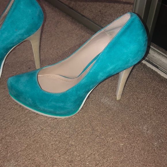 Shoes - Picture 2 of 3